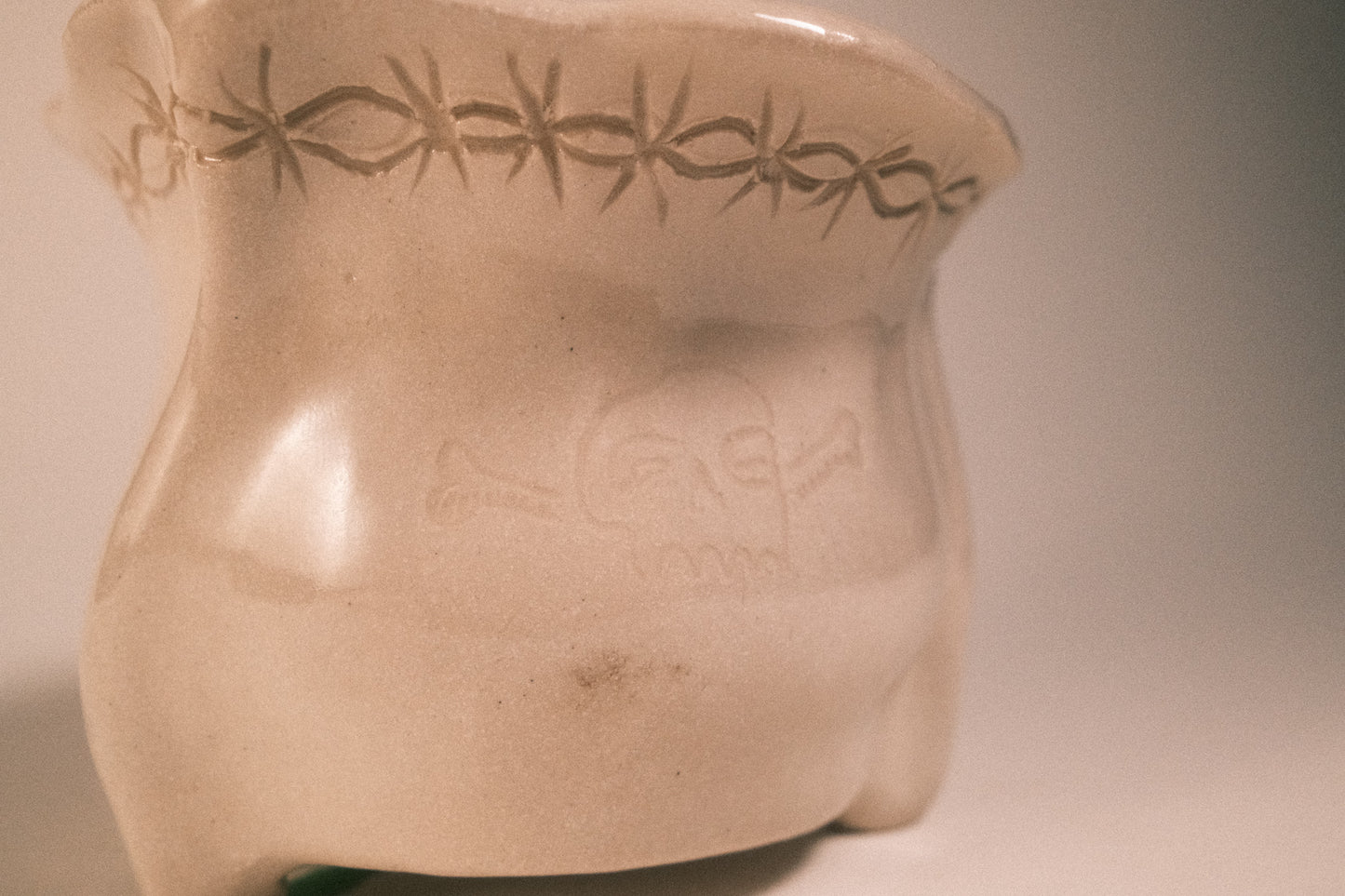 Barbed vase