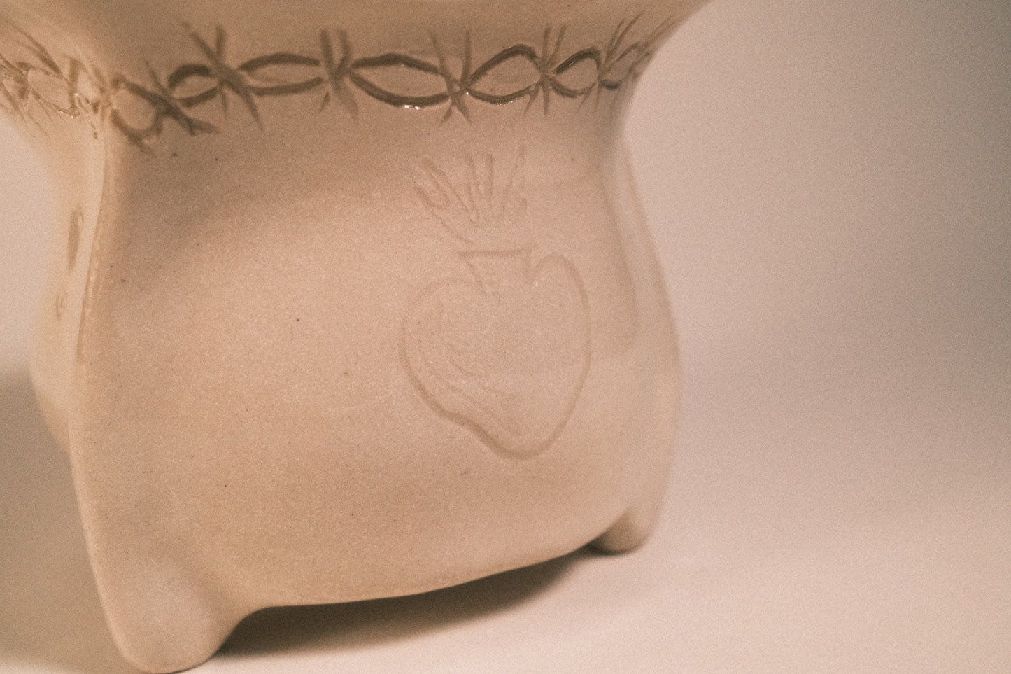 Barbed vase